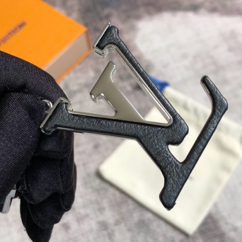 l0*is-V*t0n-capucines-bag-charm-and-key-holder-3