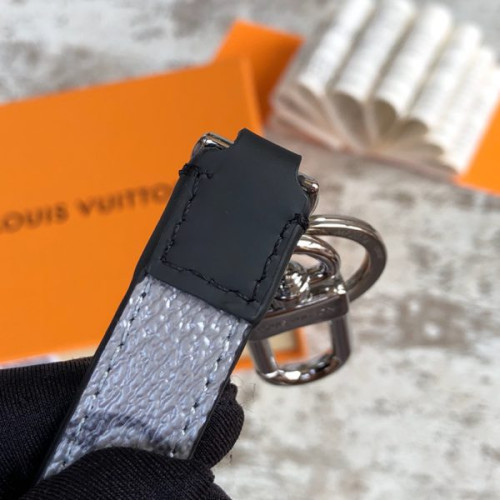 l0*is-V*t0n-key-ring-4