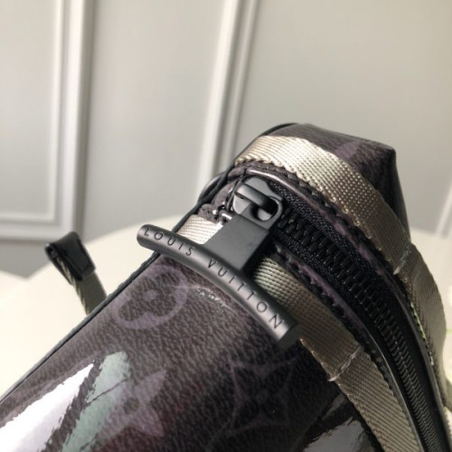 l0*is-V*t0n-messenger-bag-11