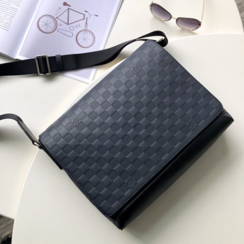 l0*is-V*t0n-messenger-bag-3