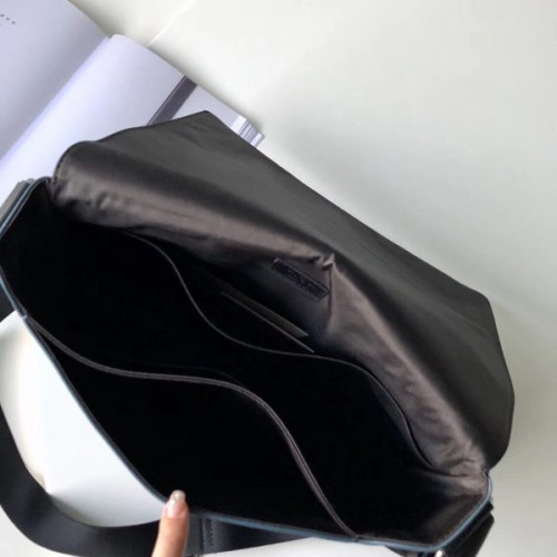 l0*is-V*t0n-messenger-bag-5